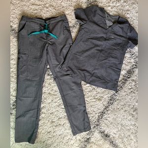 FIGS Graphite Gray Women’s Scrubs - Catarina Top + Yola Pant - SMALL